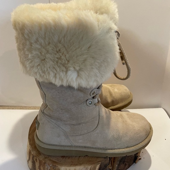 UGG Tan Shearling Winter Boots - Picture 2 of 16
